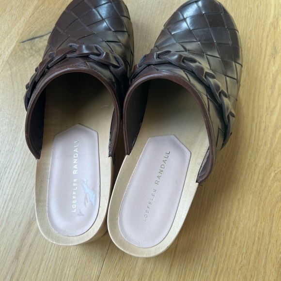 Loeffler Randall Polina Espresso brown woven clogs - Picture 5 of 7